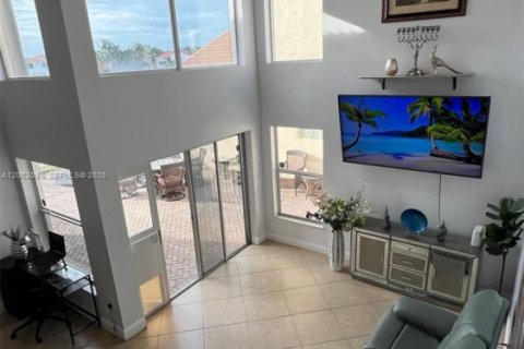 Villa ou maison à louer à Hollywood, Floride: 4 chambres, 213.68 m2 № 2067485 - photo 15