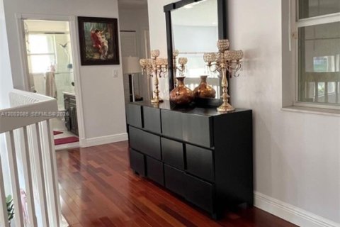 Villa ou maison à louer à Hollywood, Floride: 4 chambres, 213.68 m2 № 2067485 - photo 19