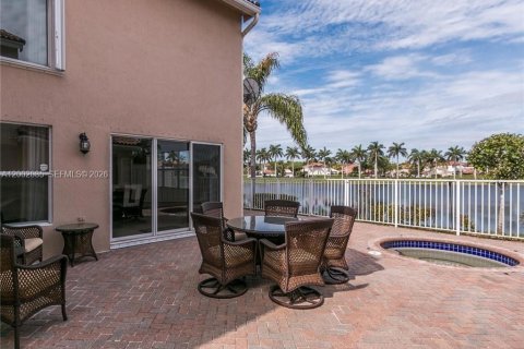 Villa ou maison à louer à Hollywood, Floride: 4 chambres, 213.68 m2 № 2067485 - photo 9