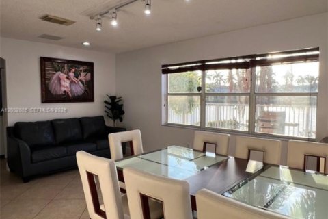 Villa ou maison à louer à Hollywood, Floride: 4 chambres, 213.68 m2 № 2067485 - photo 20