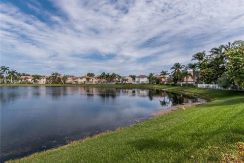 Villa ou maison à louer à Hollywood, Floride: 4 chambres, 213.68 m2 № 2067485 - photo 4
