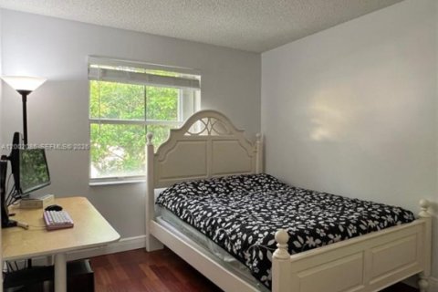 Villa ou maison à louer à Hollywood, Floride: 4 chambres, 213.68 m2 № 2067485 - photo 30