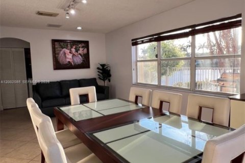 Villa ou maison à louer à Hollywood, Floride: 4 chambres, 213.68 m2 № 2067485 - photo 22