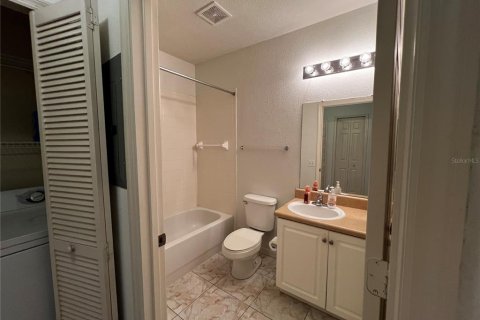 Condo in Orlando, Florida, 2 bedrooms  № 2222062 - photo 25