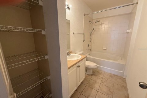 Condo in Orlando, Florida, 2 bedrooms  № 2222062 - photo 16