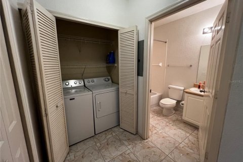 Condo in Orlando, Florida, 2 bedrooms  № 2222062 - photo 24