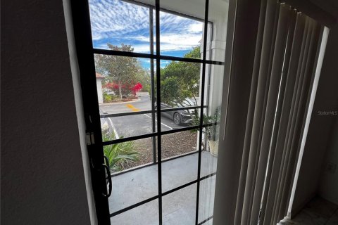 Condo in Orlando, Florida, 2 bedrooms  № 2222062 - photo 5
