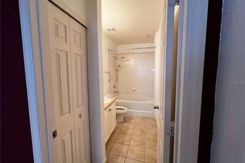 Condo in Orlando, Florida, 2 bedrooms  № 2222062 - photo 17