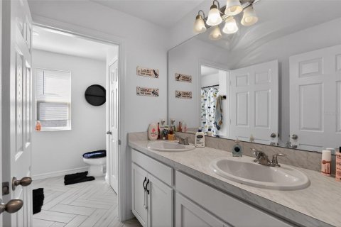 House in Groveland, Florida 5 bedrooms, 297.66 sq.m. № 2117745 - photo 24