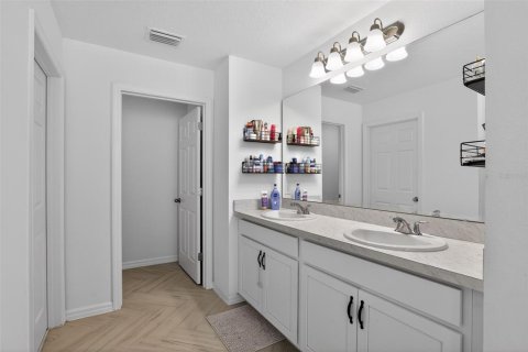 House in Groveland, Florida 5 bedrooms, 297.66 sq.m. № 2117745 - photo 29