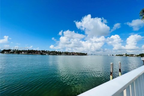 Apartment in Miami Beach, Florida 1 bedroom, 74.32 sq.m. № 2002777 - photo 20