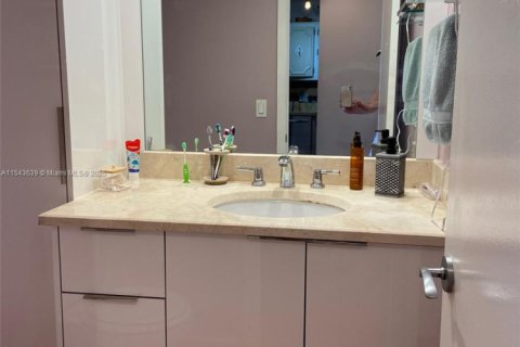 Condominio en venta en Aventura, Florida, 1 dormitorio, 99.03 m2 № 2077071 - foto 10