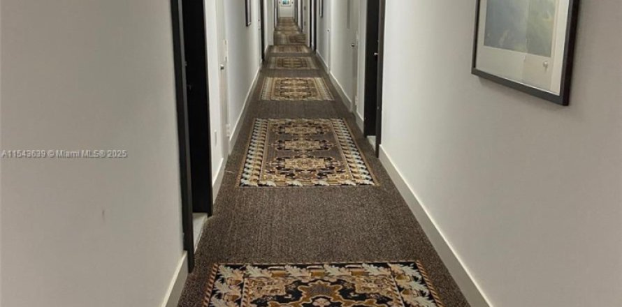 Condominio en Aventura, Florida, 1 dormitorio  № 2077071