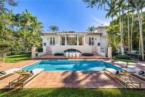 House in Coral Gables, Florida 5 bedrooms, 644.56 sq.m. № 2035819