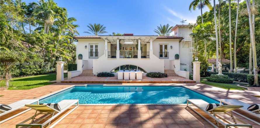 House in Coral Gables, Florida 5 bedrooms, 644.56 sq.m. № 2035819