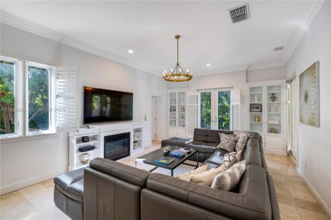 House in Coral Gables, Florida 5 bedrooms, 644.56 sq.m. № 2035819 - photo 5