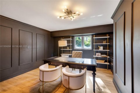 House in Coral Gables, Florida 5 bedrooms, 644.56 sq.m. № 2035819 - photo 26