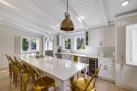 House in Coral Gables, Florida 5 bedrooms, 644.56 sq.m. № 2035819 - photo 4