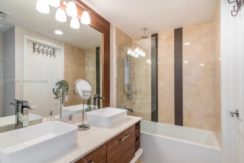 Condominio en venta en Miami, Florida, 1 dormitorio, 73.49 m2 № 2011465 - foto 8