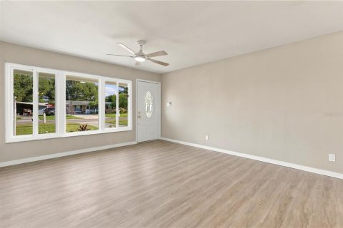 Villa ou maison à vendre à Tampa, Floride: 4 chambres, 176.14 m2 № 2415372 - photo 3