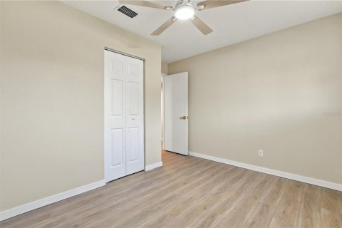 Villa ou maison à vendre à Tampa, Floride: 4 chambres, 176.14 m2 № 2415372 - photo 15