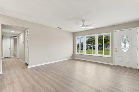 Villa ou maison à vendre à Tampa, Floride: 4 chambres, 176.14 m2 № 2415372 - photo 9