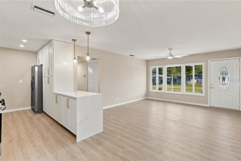 Villa ou maison à vendre à Tampa, Floride: 4 chambres, 176.14 m2 № 2415372 - photo 6