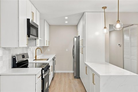 Villa ou maison à vendre à Tampa, Floride: 4 chambres, 176.14 m2 № 2415372 - photo 7