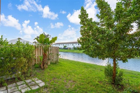 Townhouse in Miami, Florida 3 bedrooms, 157.47 sq.m. № 2076501 - photo 22