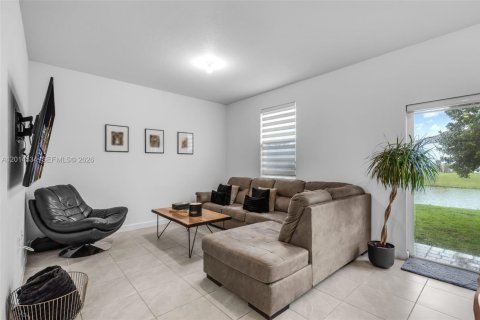Townhouse in Miami, Florida 3 bedrooms, 157.47 sq.m. № 2076501 - photo 8