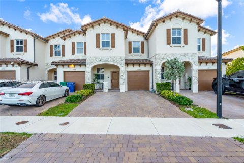 Townhouse in Miami, Florida 3 bedrooms, 157.47 sq.m. № 2076501