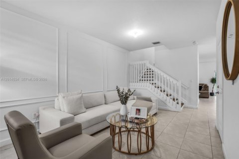 Townhouse in Miami, Florida 3 bedrooms, 157.47 sq.m. № 2076501 - photo 3
