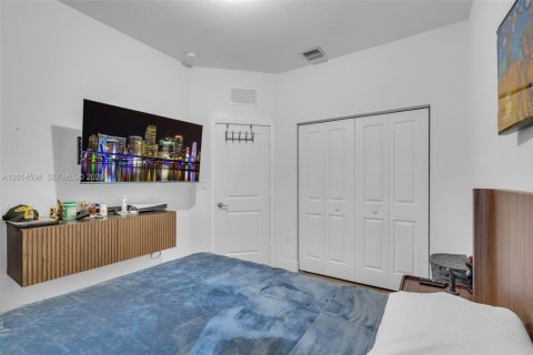 Townhouse in Miami, Florida 3 bedrooms, 157.47 sq.m. № 2076501 - photo 18
