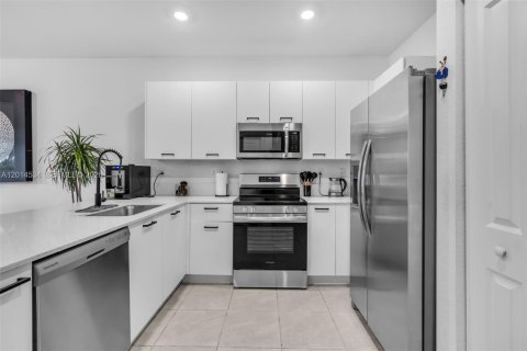 Townhouse in Miami, Florida 3 bedrooms, 157.47 sq.m. № 2076501 - photo 6