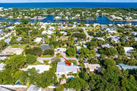 House in Delray Beach, Florida 5 bedrooms, 256.87 sq.m. № 890227 - photo 1