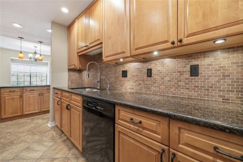 Touwnhouse à vendre à Gainesville, Floride: 2 chambres, 154.4 m2 № 2092199 - photo 7