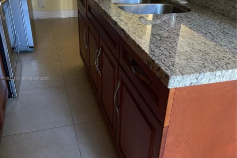 Copropriété à louer à Miami, Floride: 1 chambre, 80.08 m2 № 1995047 - photo 3