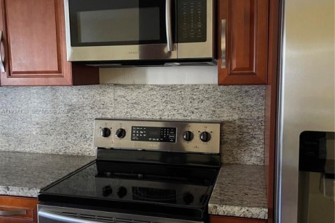 Copropriété à louer à Miami, Floride: 1 chambre, 80.08 m2 № 1995047 - photo 2