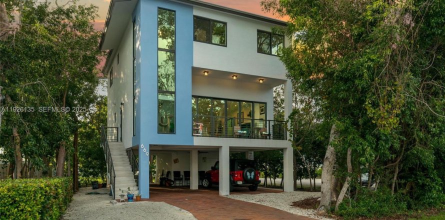 House in Key Largo, Florida 3 bedrooms № 2034922