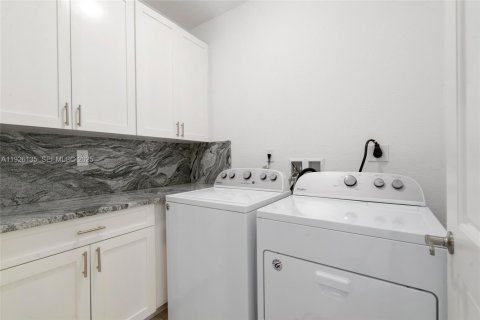 House in Key Largo, Florida 3 bedrooms № 2034922 - photo 25