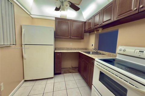 Condominio en alquiler en Lauderhill, Florida, 1 dormitorio, 68.28 m2 № 1931482 - foto 7