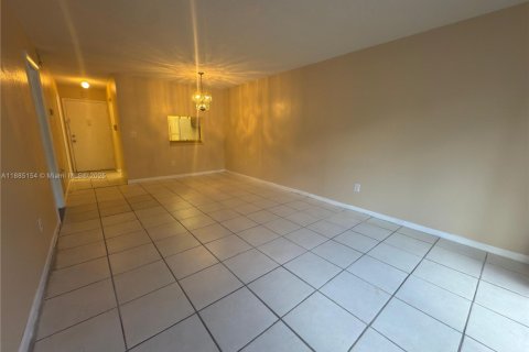 Condominio en alquiler en Lauderhill, Florida, 1 dormitorio, 68.28 m2 № 1931482 - foto 9