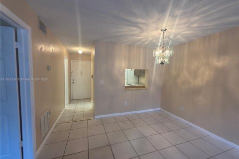 Condominio en alquiler en Lauderhill, Florida, 1 dormitorio, 68.28 m2 № 1931482 - foto 10