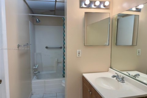 Condominio en alquiler en Lauderhill, Florida, 1 dormitorio, 68.28 m2 № 1931482 - foto 12