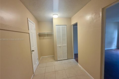 Condominio en alquiler en Lauderhill, Florida, 1 dormitorio, 68.28 m2 № 1931482 - foto 16