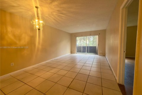 Condominio en alquiler en Lauderhill, Florida, 1 dormitorio, 68.28 m2 № 1931482 - foto 11
