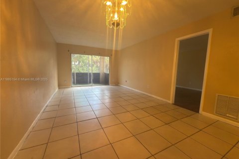 Condominio en alquiler en Lauderhill, Florida, 1 dormitorio, 68.28 m2 № 1931482 - foto 2