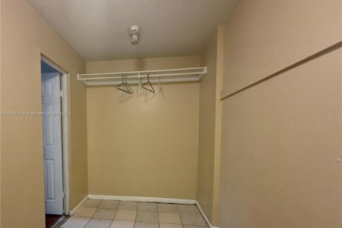Condominio en alquiler en Lauderhill, Florida, 1 dormitorio, 68.28 m2 № 1931482 - foto 17