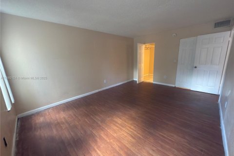 Condominio en alquiler en Lauderhill, Florida, 1 dormitorio, 68.28 m2 № 1931482 - foto 6