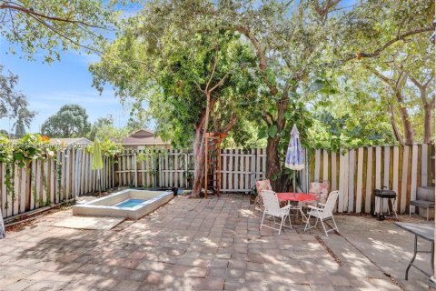 Touwnhouse à vendre à North Miami, Floride: 3 chambres, 126.35 m2 № 1774320 - photo 8